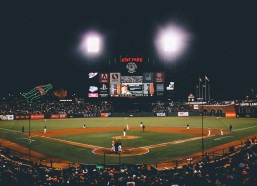 【华体会官方】马德兴阿联酋直击国足集训，武磊蒋光太缺席引发备战新变数