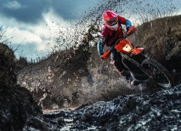 华体会线上入口：奥斯卡誓言带队冲冠 以足球为纽带奉献上海城市发展