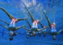 华体会娱乐|詹姆斯战术智慧彰显，东契奇掌舵，无球游走成决胜关键