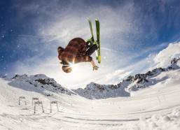 华体会娱乐-姆巴佩失控辱骂裁判引轩然大波 皇马晋级夜深陷争议漩涡
