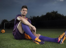 华体会登陆入口-阿瑙转会疑云迎关键节点 经纪人密会三豪门谈判升温