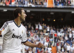 华体会官方_韦加公开声援C罗，传奇贡献足以铭刻史册，无需致歉言辞