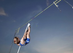 【华体会娱乐】杨瀚森背靠背战雄鹿仅1犯规，果然视频见证防守进化，中国新星闪耀NBA赛场