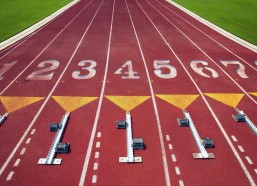 华体会入口-中超联赛，元敏诚头槌破门夏合扎提点射建功，深圳队2-1力克青岛队迎关键胜利