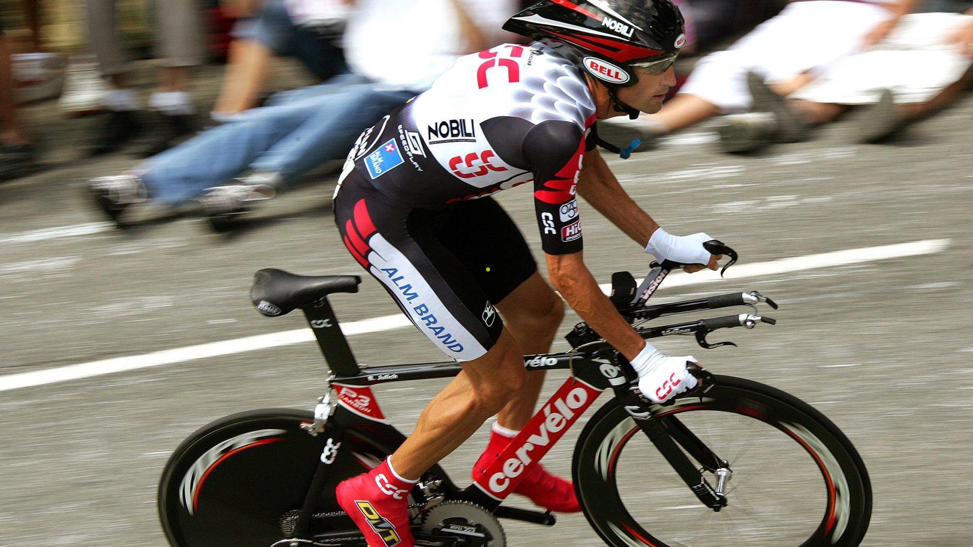 青春舞动！华东师范大学啦啦队活力表演绽放朝气蓬勃