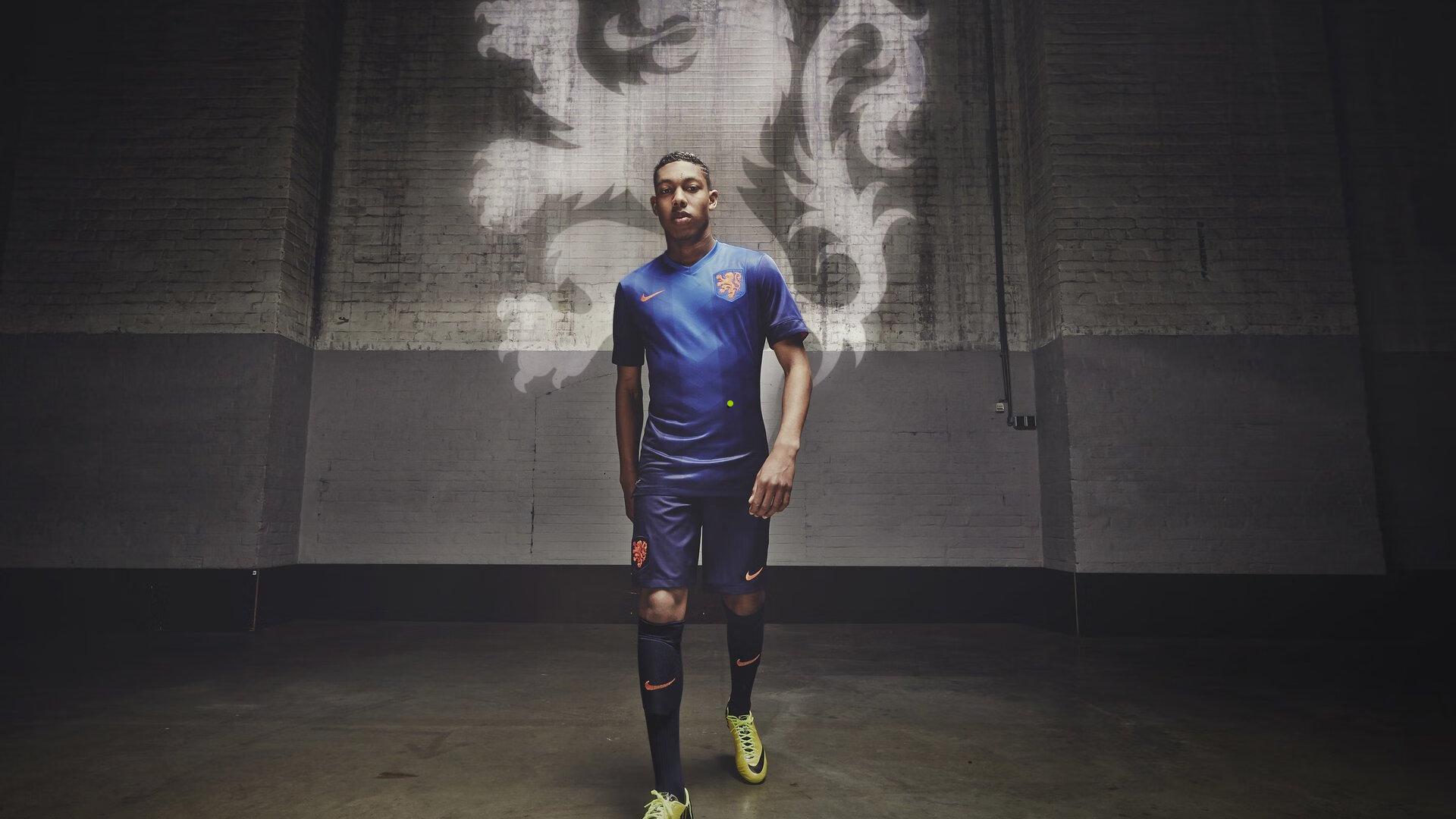 新李同国横空出世！一夜涨粉140万，五年飙升20公分成青训奇迹